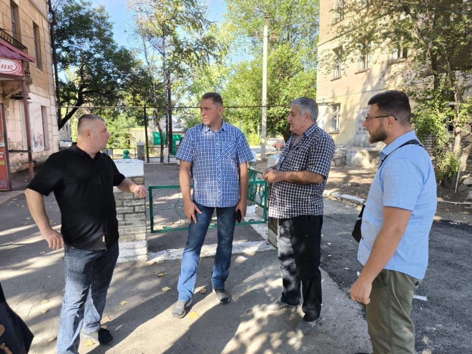 Глава Докучаевска ознакомился с ходом работ по улице Лихолетова