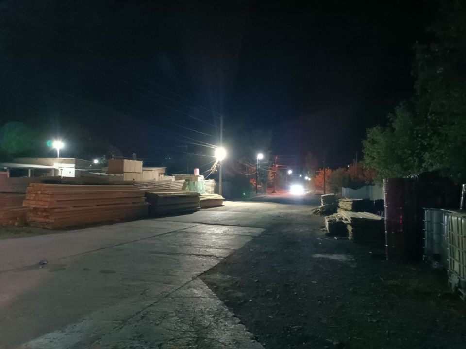 В Амвросиевке ведутся работы по ремонту и восстановлению наружного освещения