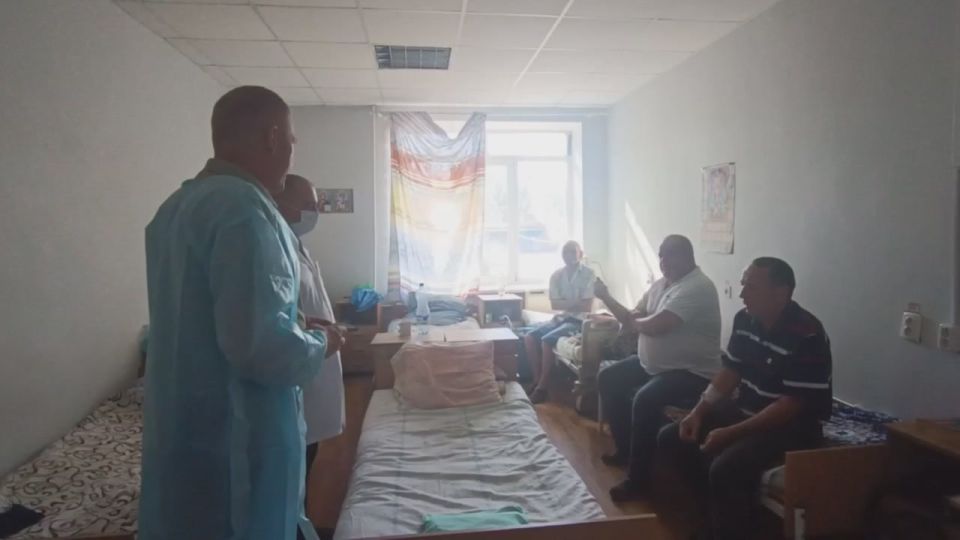 Сергей Юзвинкевич: В рамках работы штаба по вопросам охраны здоровья граждан в Володарском муниципальном округе проверил работу терапевтического отделения и стоматологического кабинета в ГБОУ "Володарская ЦРБ"