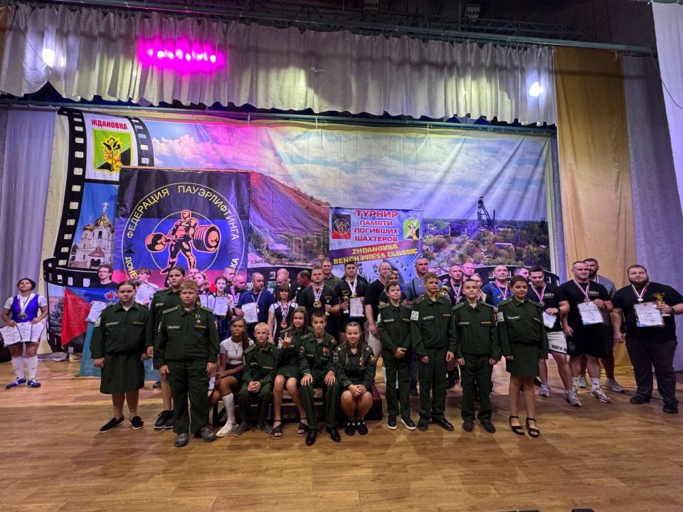 В Ждановке прошел Ежегодный открытый традиционный турнир памяти погибших шахтеров по классическому жиму лежа