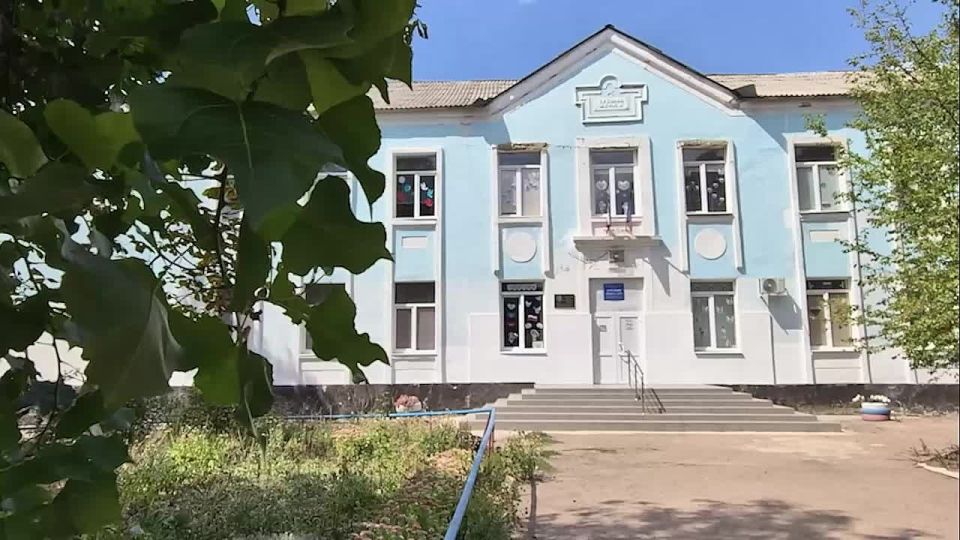 Специалисты отремонтировали среднюю школу №93 в макеевском поселке Бажанова