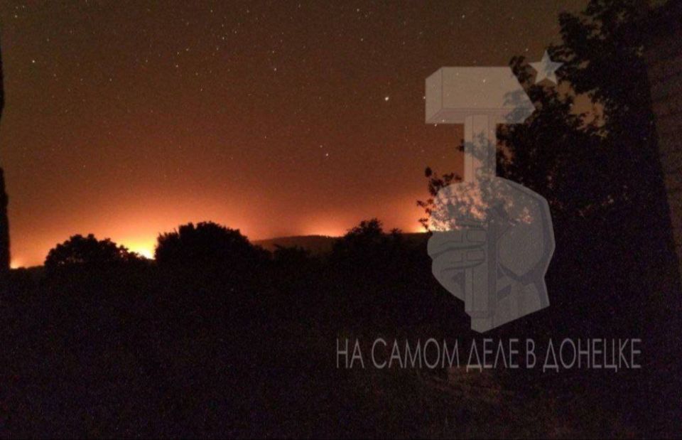 Зарево от прилёта ФАБов в оккупированном ВСУ Краматорске