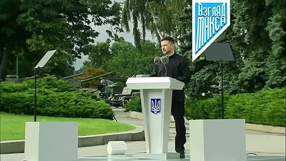 Зеленский выступил с речью в честь Дня украинского флага: