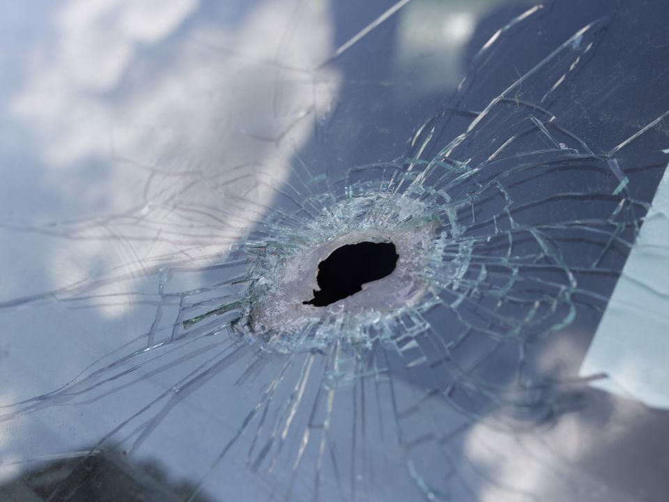 В ДНР от ракетного удара пострадали дом и машина ветерана СВО из Добрянки. Видео