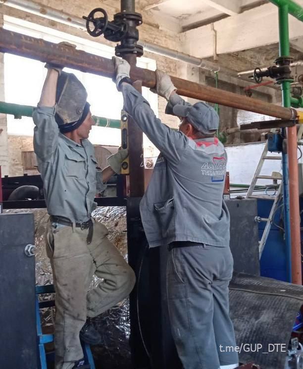 СОТРУДНИКИ АМВРОСИЕВСКОГО ФИЛИАЛА «ДОНБАССТЕПЛОЭНЕРГО» ВЫПОЛНИЛИ МОНТАЖ НОВЫХ КОТЛОВ В КОТЕЛЬНОЙ, ОБЕСПЕЧИВАЮЩЕЙ ТЕПЛОМ ГОРОДСКУЮ БОЛЬНИЦУ