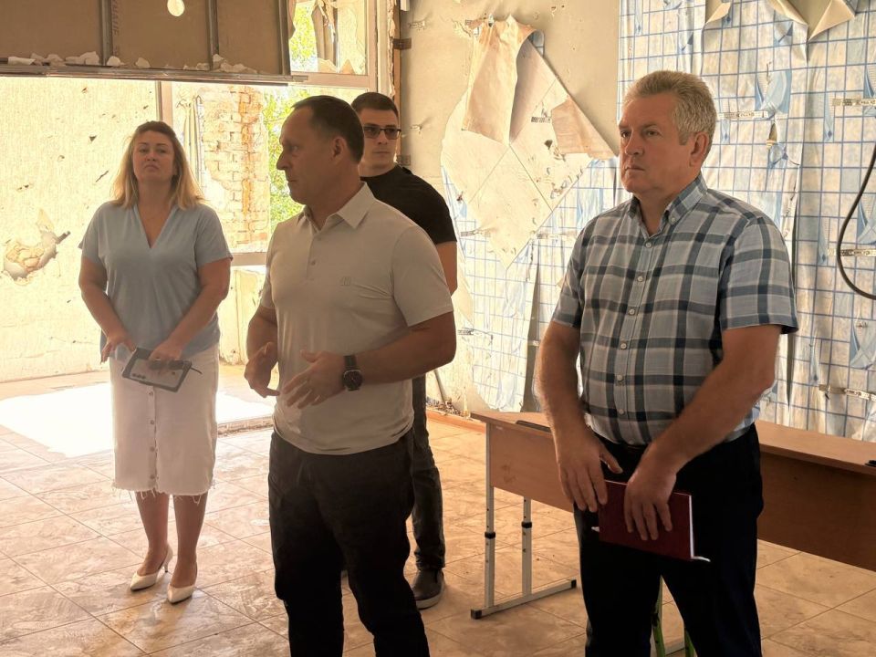 Секретарь #Комитет_по_промышленности_и_торговле Сергей Дмитриев (фракция «Единая Россия») совместно с временно исполняющим полномочия главы муниципального образования Ясиноватского муниципального округа Александром Пеняевым...