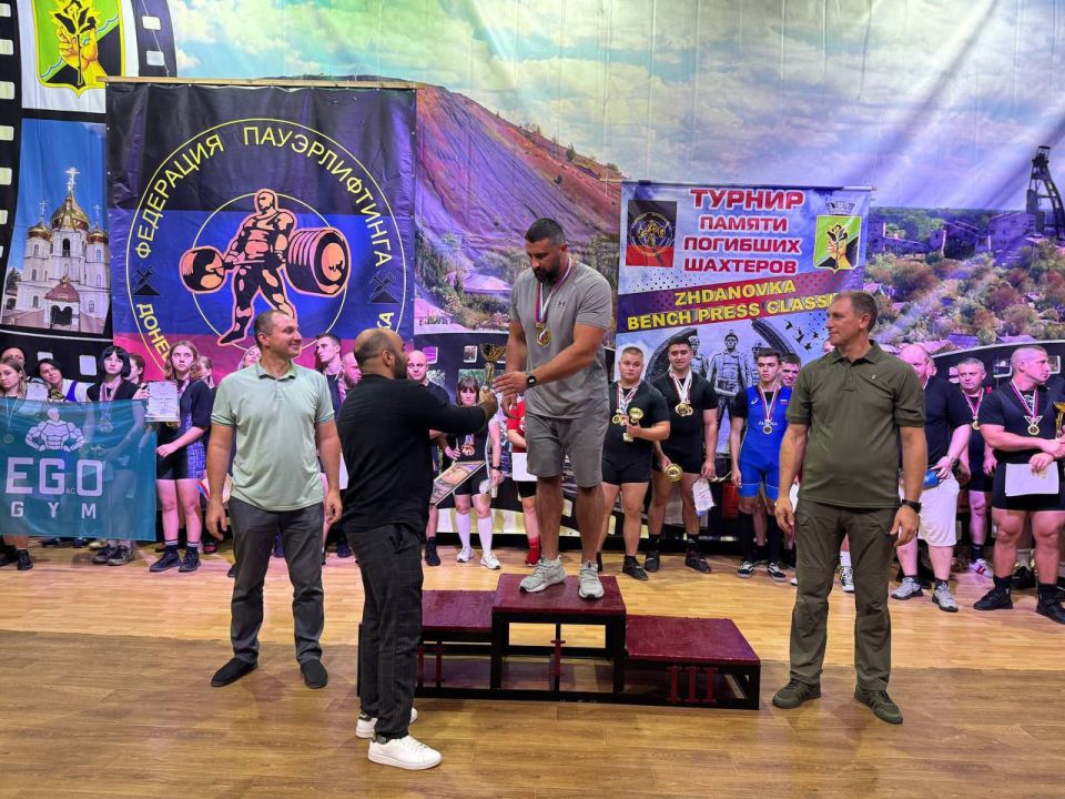 В Ждановке прошел турнир по пауэрлифтингу
