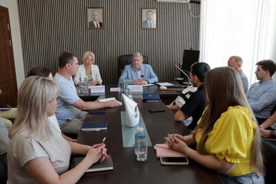 Глава Правительства ДНР Андрей Чертков встретился с коллективом «Донснабкомплекта»