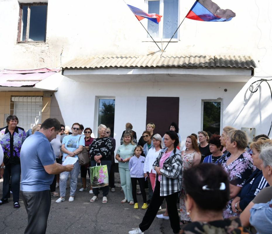 Владислав Ключаров: Сегодня выехал в посёлок Пролетарское, где главными затронутыми вопросами были обеспечение жителей водой и подготовка к отопительному сезону