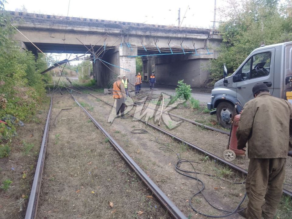 Роман Конев: Коммунальными службами города проведены работы по ликвидации последствий обрушения конструкций моста в Калининском районе Горловки