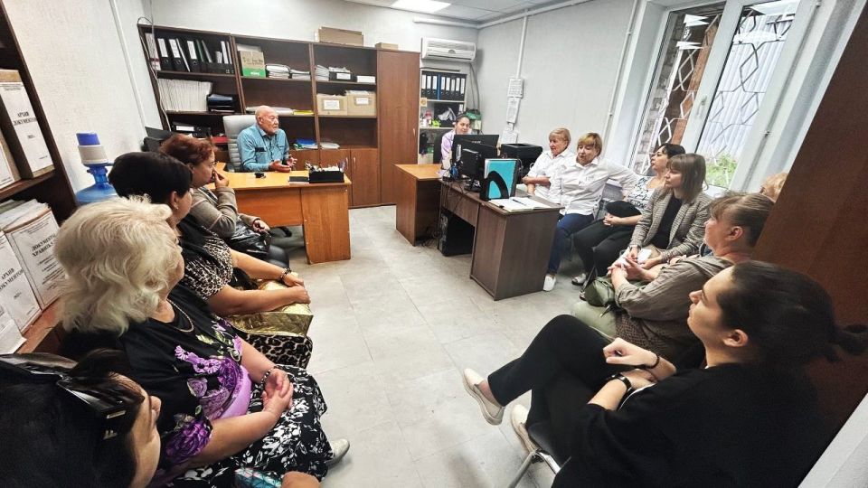 Встреча лидера общественного мнения с трудовым коллективом ГБУСО «Центр социального обслуживания населения города Ждановка»