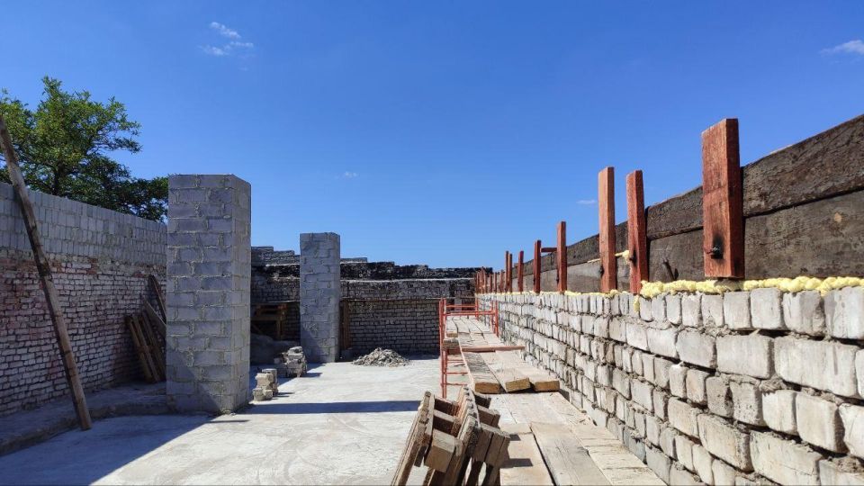 Якутия продолжает кровельные работы в будущем молодежном ИТ-центре в Докучаевске