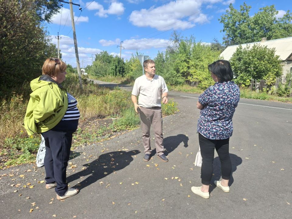 Сегодня, 25 августа, заместитель главы администрации городского округа Дебальцево Виталий Тур встретился с жителями, чтобы обсудить самые важные и актуальные для них вопросы