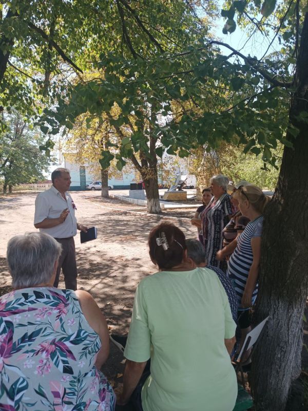 Таймураз Арсоев: В продолжение диалога с населением, инициированного Главой ДНР Денисом Пушилиным, провел встречу с населением в поселке Зачатовка