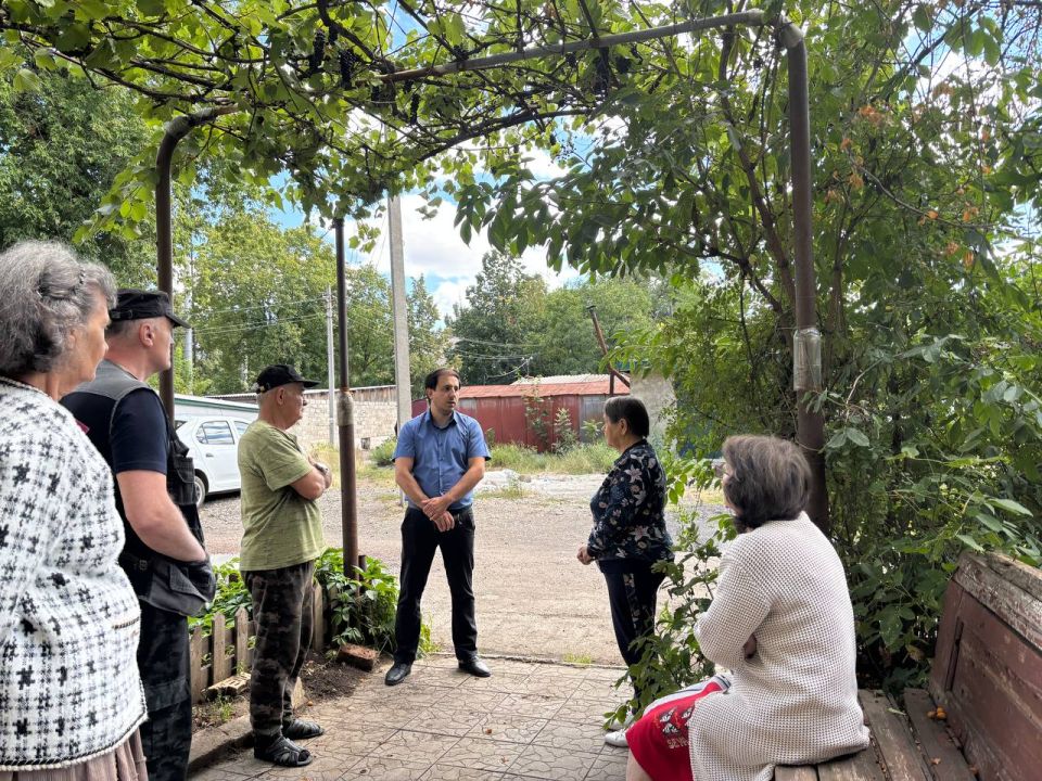 Наири Крмаджян обсудил со ждановцами актуальные вопросы города
