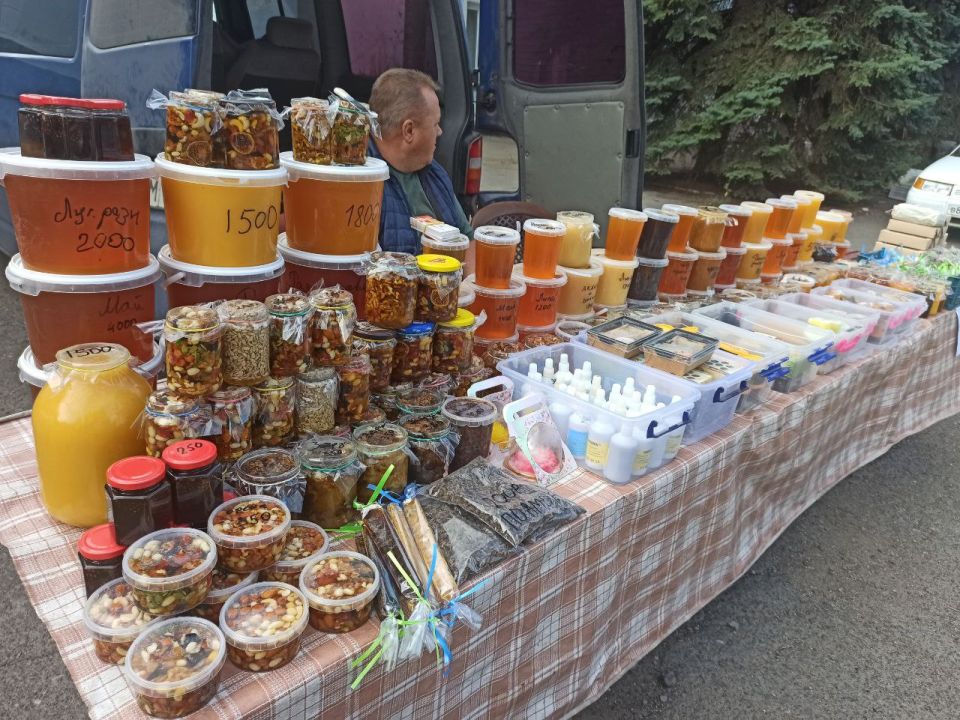 В Докучаевске на центральной площади прошла ярмарка