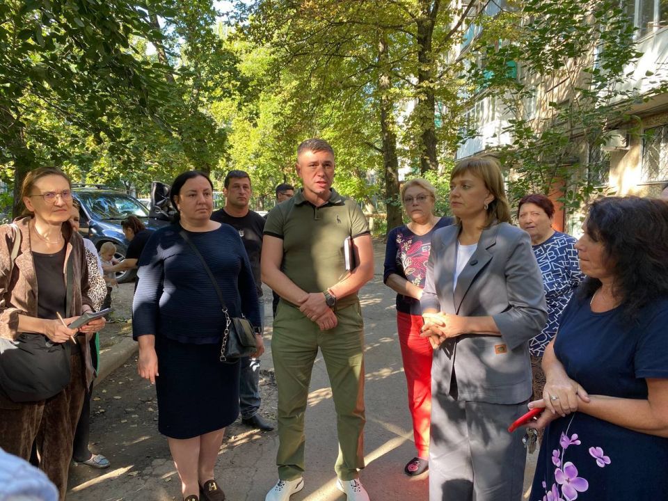 Виктория Жукова: Сегодня встречу с гражданами в городском округе Харцызск провела Советник Главы Республики Елена Никитина