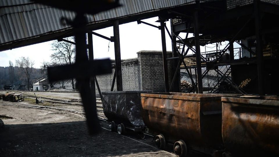 Под Донецком из-за отключения света 148 шахтеров застряли под землей