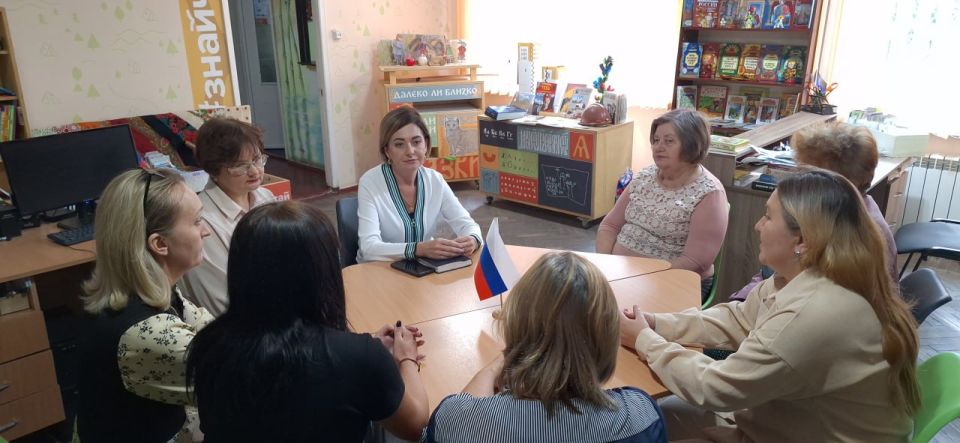 Встреча с коллективом. 26 августа управляющий делами Администрации Шахтерского муниципального округа Юлия Пономаренко провела встречу с коллективом библиотеки-филиала № 3. Одной из основных тем встречи стала ситуация с...