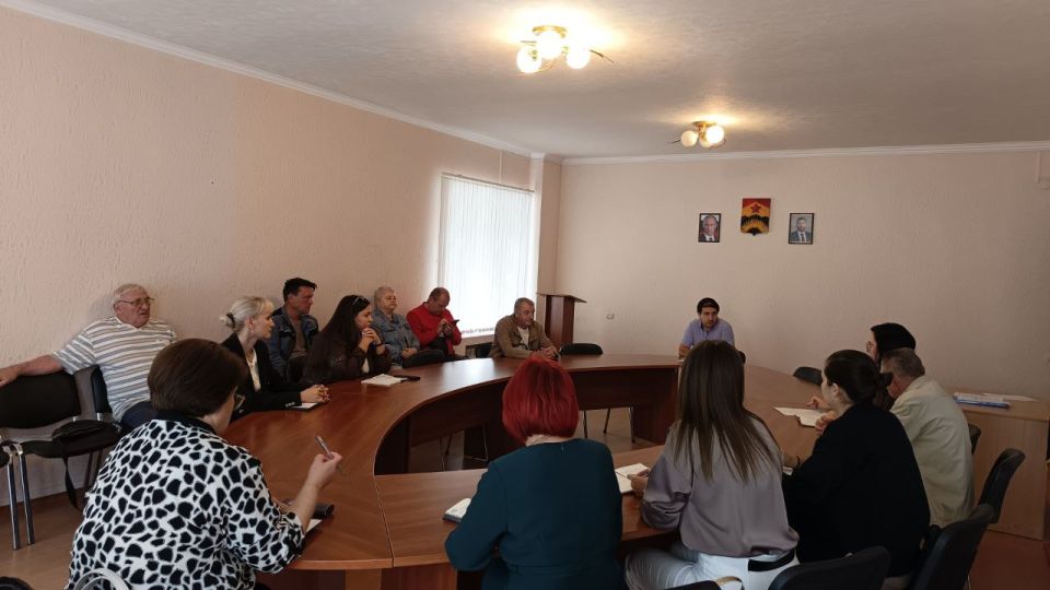 В Ждановке представители органов местной власти обсудили текущие вопросы жизнедеятельности города