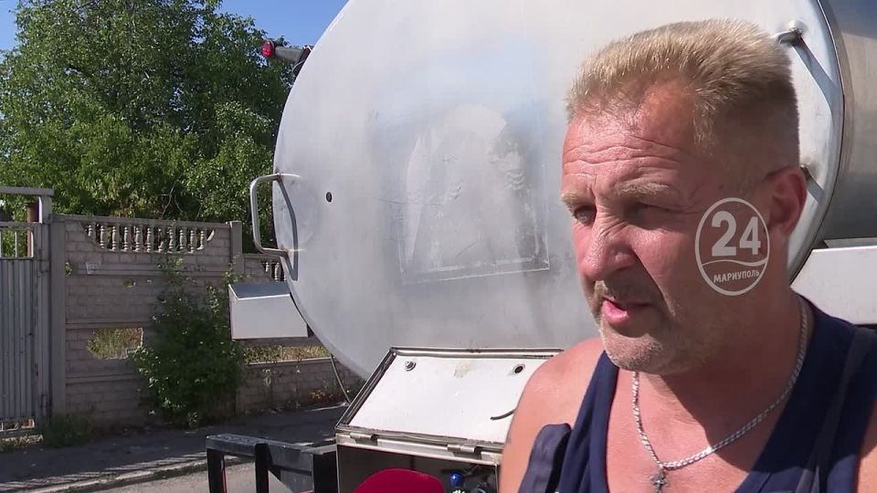 Водитель ГУП «Водоканала Санкт-Петербург» Геннадий Иванов, приехал в Мариуполь, чтобы помочь жителям в сложной ситуации с водоснабжением в городе