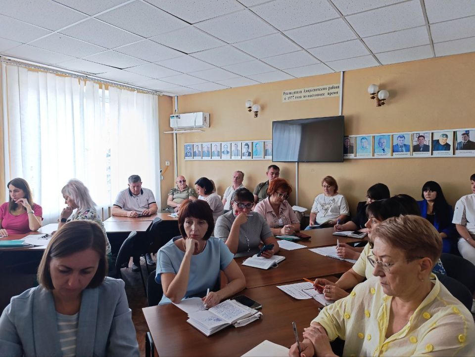 На еженедельном аппаратном совещании с начальниками управлений, отделов, секторов администрации округа и руководителями учреждений рассмотрели ряд вопросов