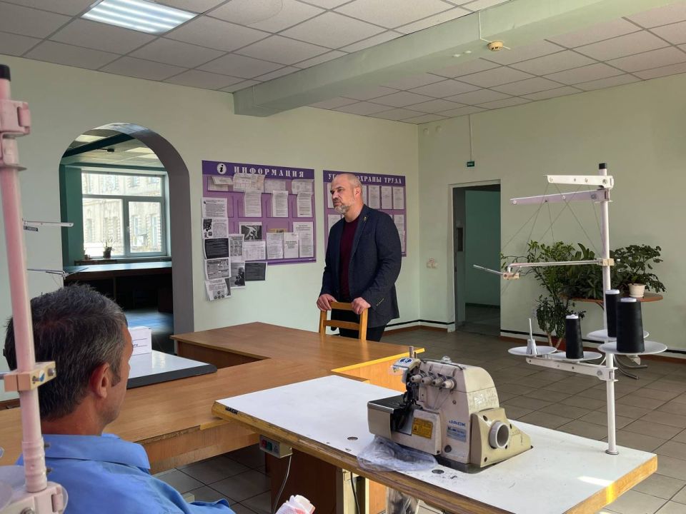 Сергей Желновач: Во исполнение поручения Главы Донецкой Народной Республики Дениса Владимировича Пушилина о ведении постоянного диалога с людьми, сегодня, 26 августа, встретился с трудовым коллективом вокзала станции...