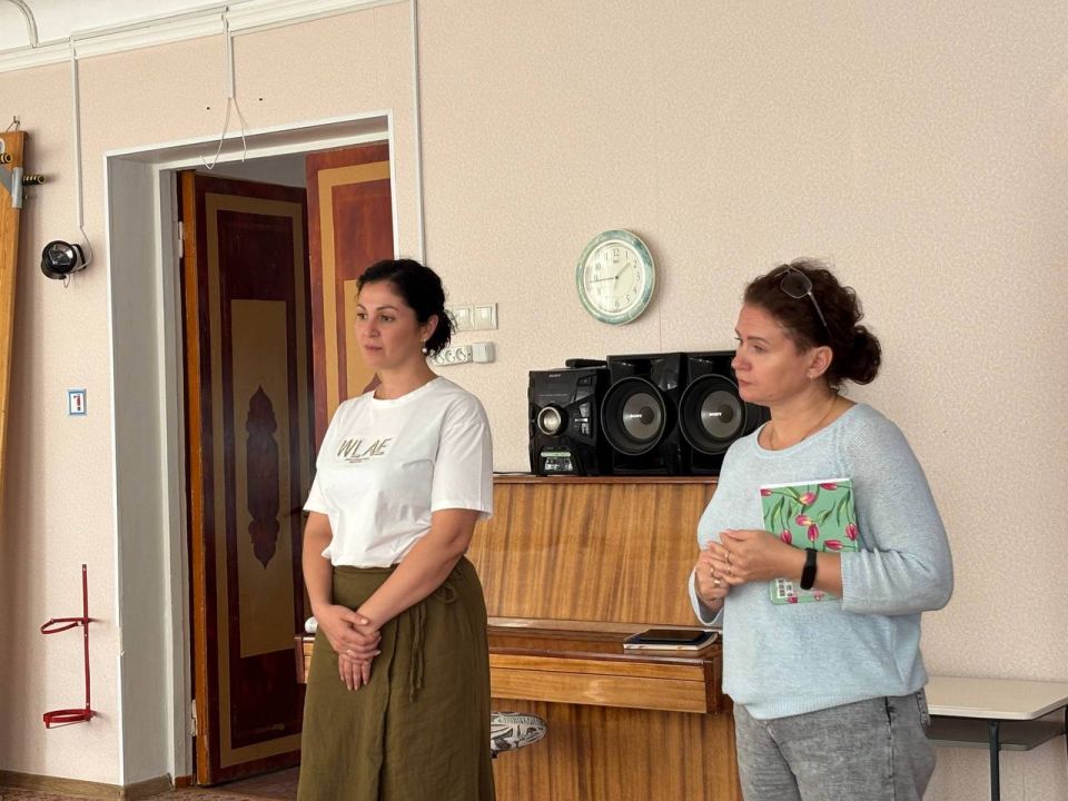 26 августа управляющий делами Администрации муниципального образования городского округа Харцызск Вера Маркитантова провела встречу с трудовым коллективом ГКДОУ «Детский сад № 2 г.о. Харцызск»