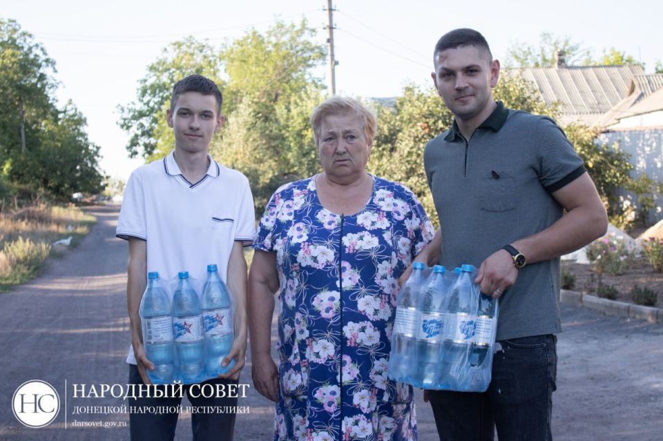 Константин Кузьмин организовал доставку питьевой воды жителям Старомихайловки (видео)