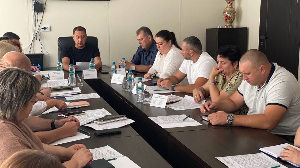 Работа на округе. Вместе с моим коллегой Юрием Афендиковым приняли участие в заседании штаба по вопросам здравоохранения, на котором обсуждались актуальные вопросы, касающиеся состояния и развития здравоохранения в...