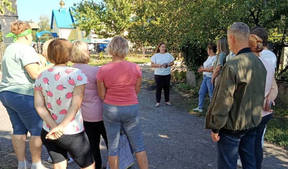 27 августа депутат Макеевскогогородского совета Алена Трякина провела встречу с жителями по улице Карла Маркса возле дома 9