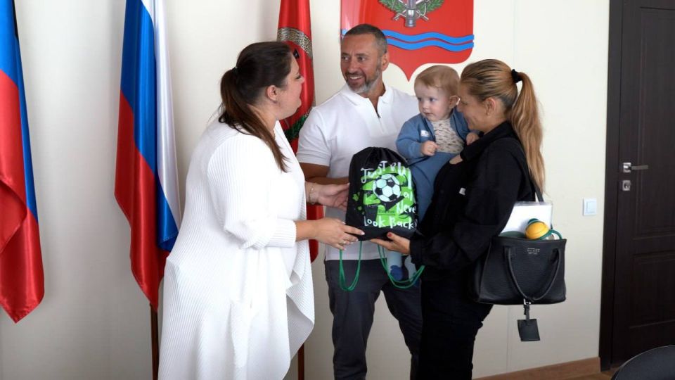 Александр Волошин: Совместно с депутатами Народного Совета ДНР принимаем участие в традиционной акции Единой России «Собери ребёнка в школу»