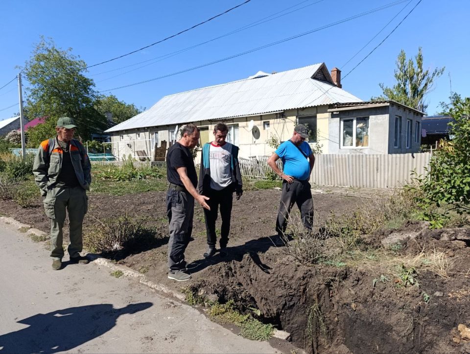 Константин Зинченко: Во исполнение поручения Главы ДНР, Дениса Пушилина, по обеспечению ежедневного информирования жителей о действиях по преодолению кризиса с водой и оперативному устранению аварий, сегодня выехал для...