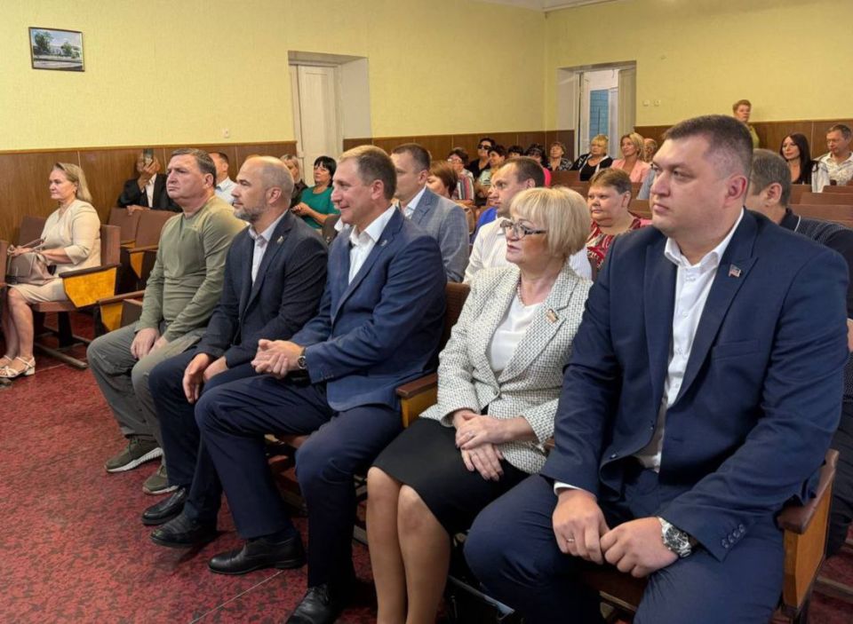 Игорь Лызов: В рамках межмуниципального сотрудничества Амвросиевского и Шахтёрского муниципальных округов принял участие в одном из особых мероприятий - в торжественной обстановке вскрыли капсулу времени, заложенную 40 лет...