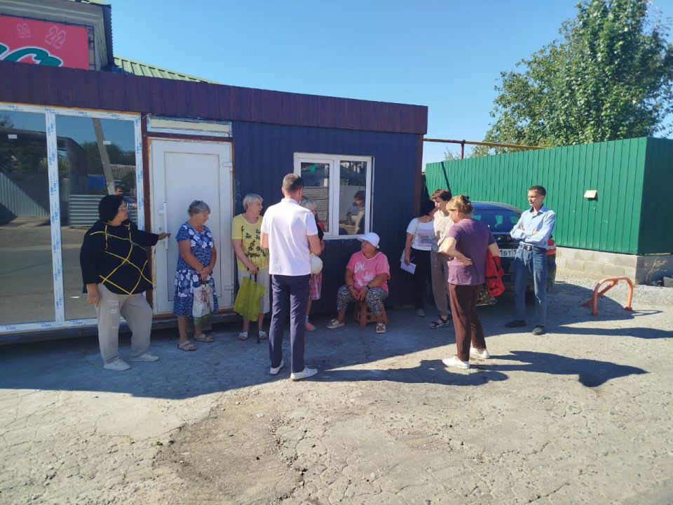 27 августа заместитель Главы Администрации Старобешевского муниципального округа Сергей Осадчий провел встречу с населением улицы Богдана Хмельницкого города Комсомольское