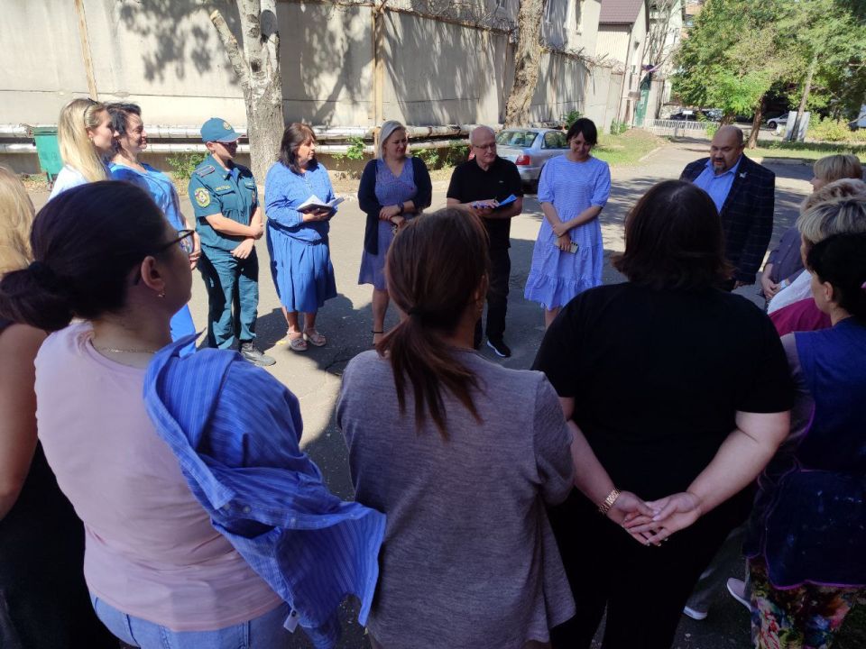 Василий Ткачук: Сегодня, 27 августа, по поручению Главы ДНР Дениса Пушилина, Руководитель Управы Калининского внутригородского района Администрации городского округа Донецк Елена Синецкая провела встречу с жителями района на...