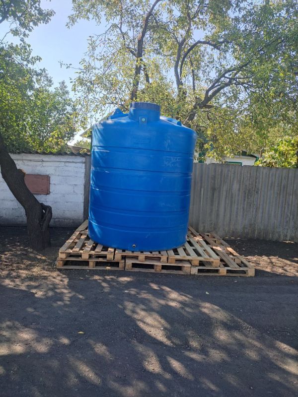 По поручению Главы ДНР Дениса Пушилина, в городском округе Торез продолжают устанавливать стационарные ёмкости