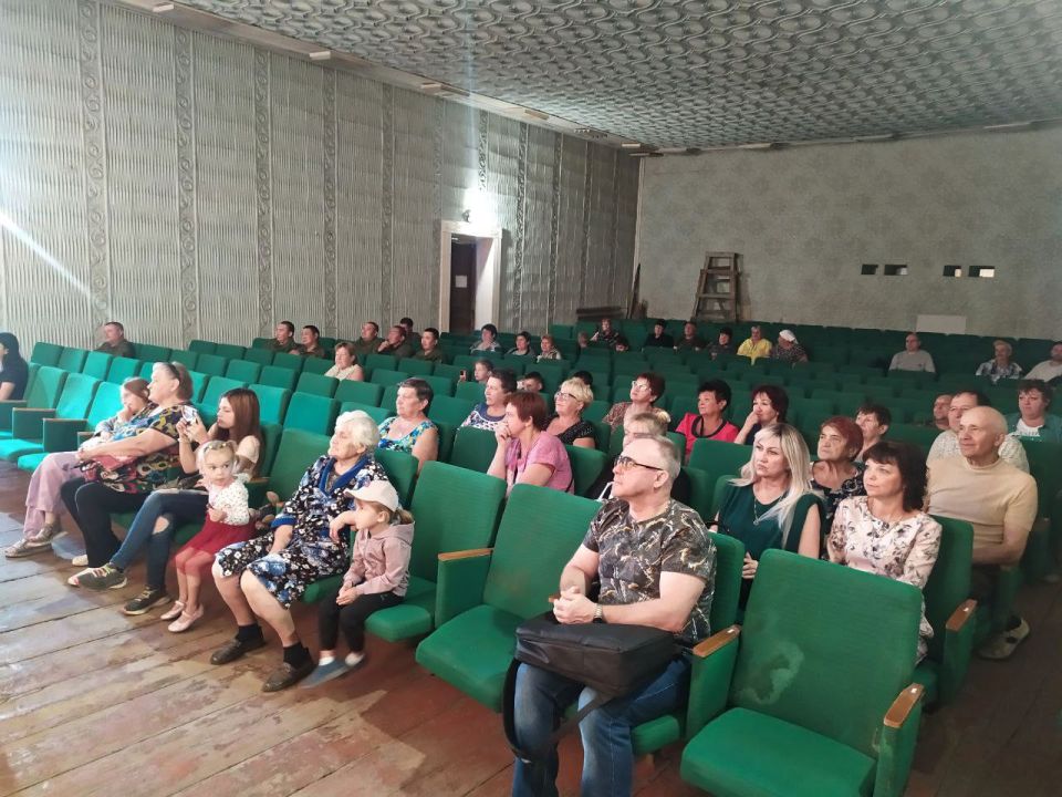 Глава Амвросиевского муниципального округа Игорь Лызов открыл праздничный концерт в рамках проекта «Культурный август» в пос