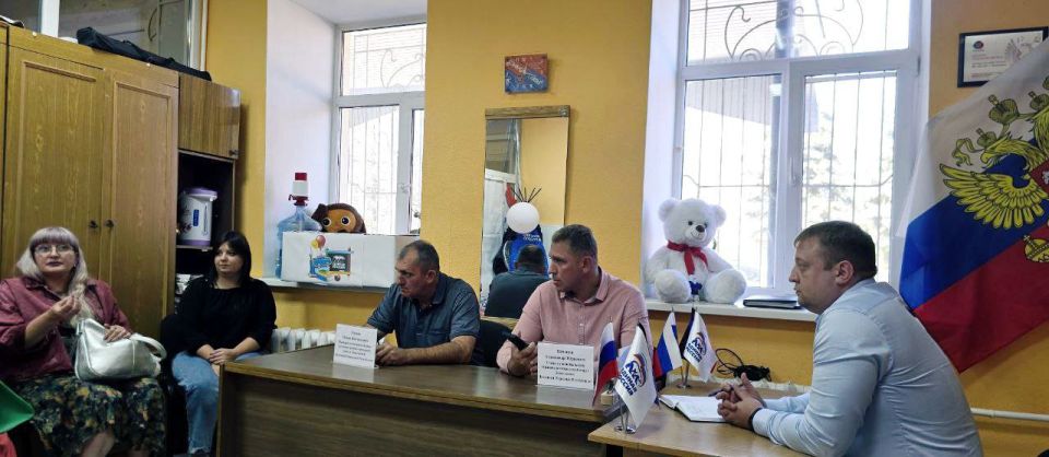 Александр Дудник: Совместно с главой администрации Докучаевска, закрепленного Денисом Владимировичем за нашим ведомством, провел прием граждан