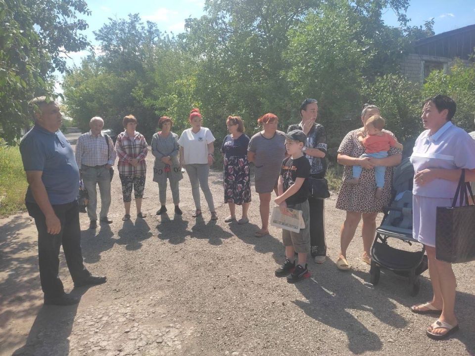 В Кировском внутригородском районе продолжаются встречи с населением на подведомственной территории