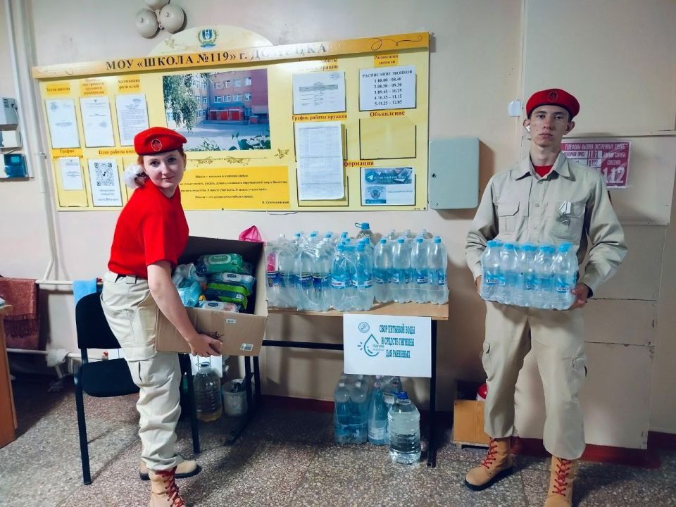 Юнармейцы ВПК "Патриот" имени героев Буденновского подполья (ГБОУ "Школа №119 г.о.Донецк") местного штаба г. Донецка совместно с педагогами школы в рамках акции "25 добрых дел" организовали сбор и доставку гуманитарного...