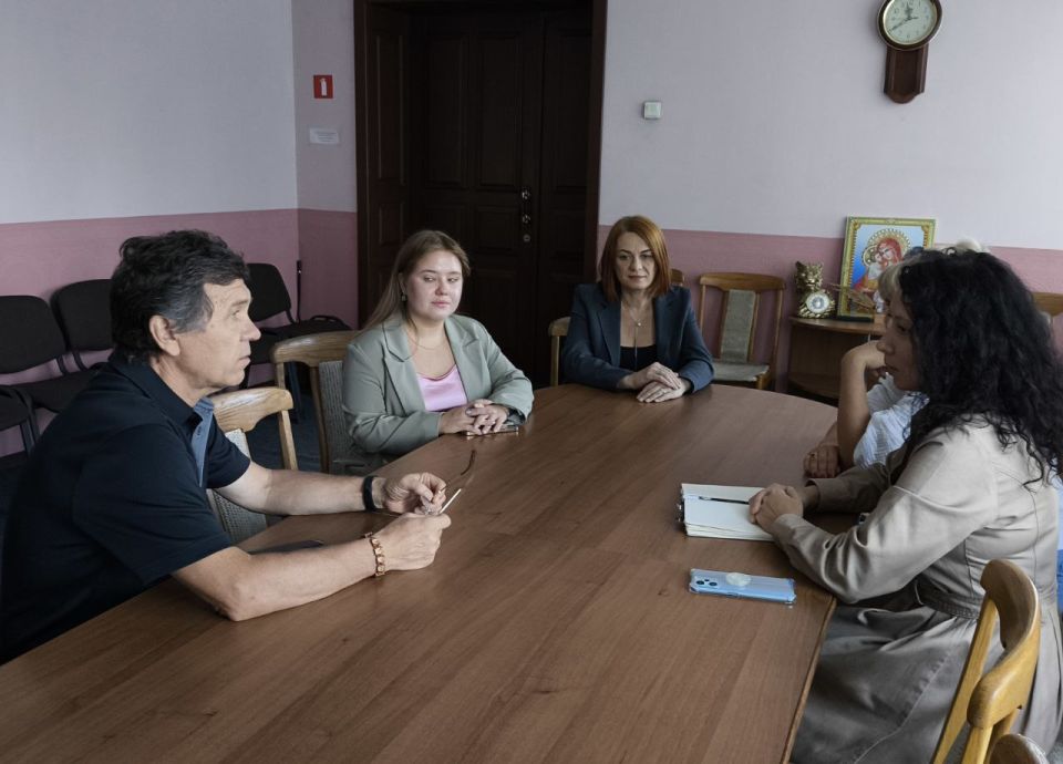 Директор ГБУ ЦФЗН «Спорт для всех» Михаил Косевич посетил Ясиноватую, где состоялась встреча с местными жителями, тренерами и ветеранами спорта