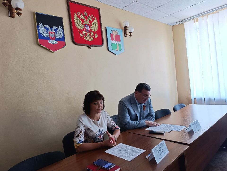 Игорь Лызов: На очередном заседании штаба по вопросам здравоохранения участники обсудили вопросы работы Амвросиевской больницы и поликлиники, аптечных пунктов, ФАПов, медицинского патруля и автоаптек, текущие вопросы работы...