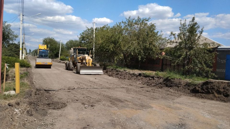 Глава ДНР Денис Пушилин сообщил о завершении ремонта улицы Артемовской в Куйбышевском районе Донецка, некогда прифронтовой территории, которая буквально дышала войной