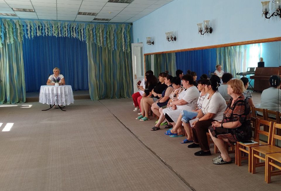 27 августа лидер общественного мнения Виктория Жидкова провела встречу с трудовым коллективом Комсомольского детского сада "Сказка"