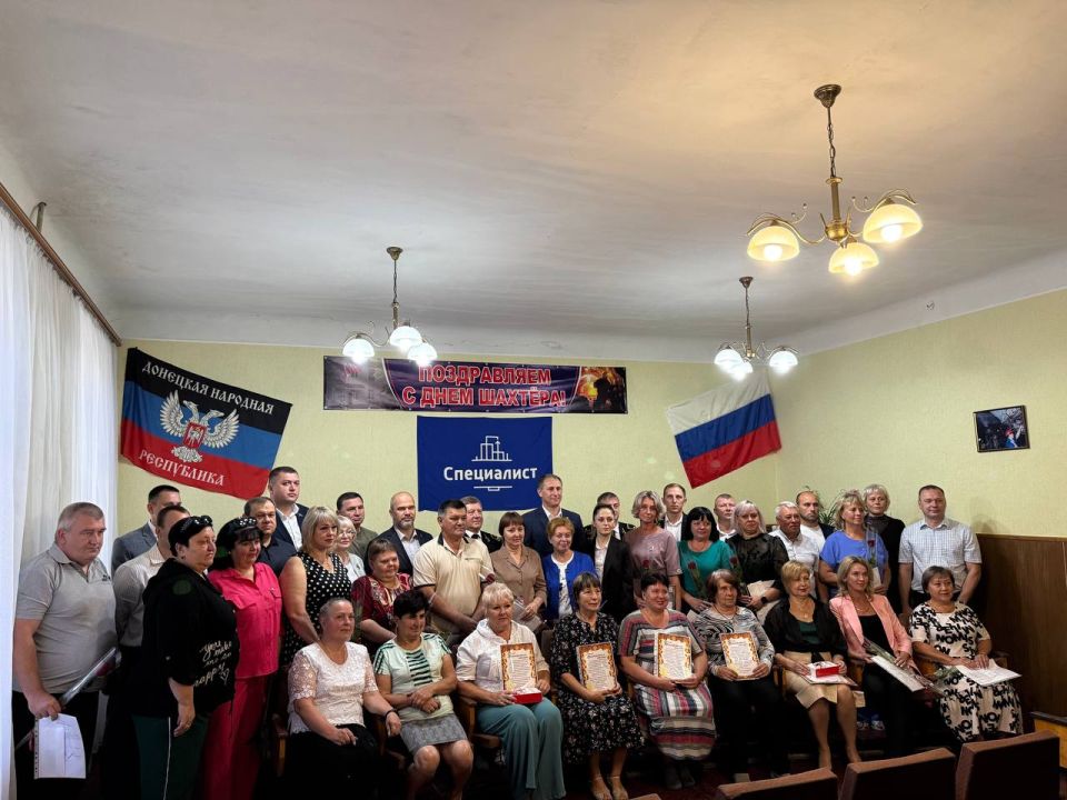 На Центральной обогатительной фабрике в Шахтерске председатель #Комитет_по_природопользованию_экологии_недрам_и_природным_ресурсам Сергей Михалев (фракция «Единая Россия») и депутат...