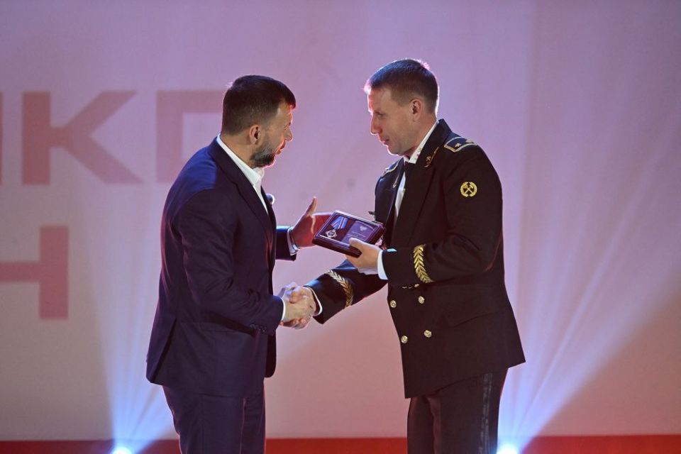 Глава ДНР наградил работников угольной отрасли в преддверии профессионального праздника