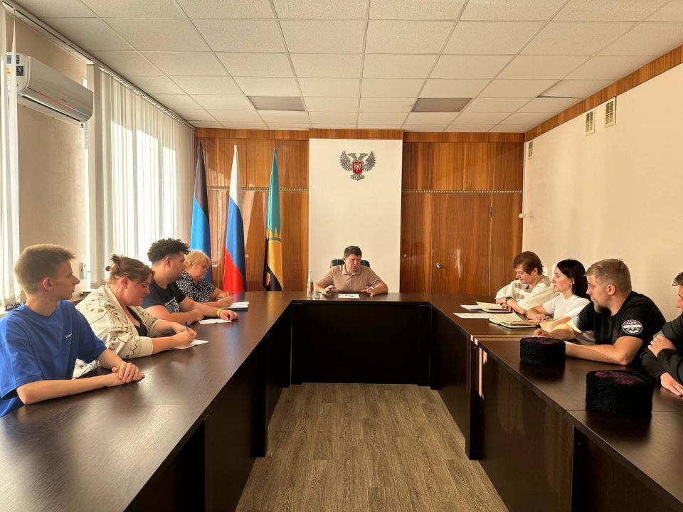 Владислав Ключаров: Сегодня с большой радостью встретился с нашей активной молодёжью – представителями различных некоммерческих организаций и инициативных групп города