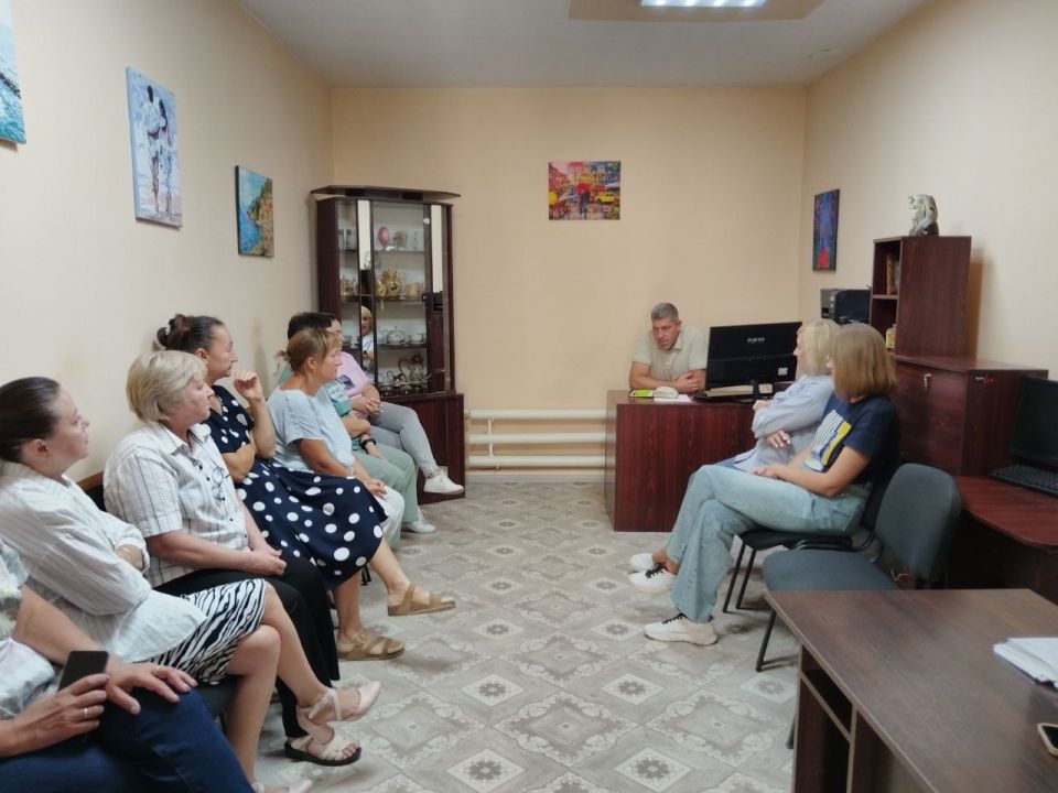 Сегодня Первый заместитель главы Администрации Володарского муниципального округа Боровик Д.В. провёл встречу с трудовым коллективом МБУ «Территориальный центр социального обслуживания (предоставления социальных услуг)...