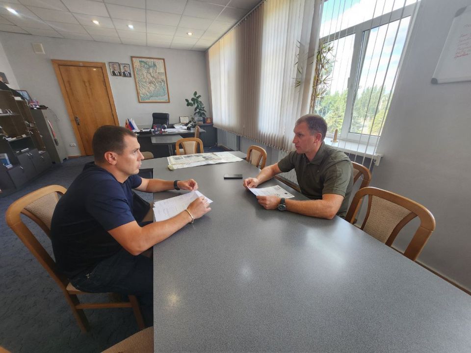 В рамках работы на округе провел рабочую встречу с Главой муниципального образования Шахтерского муниципального округа Александром Васильевичем Шатовым!